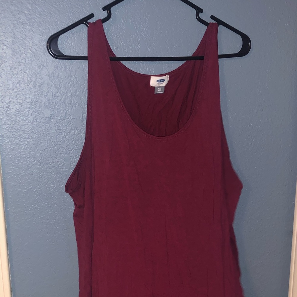 Soft and comfortable maroon tank top
